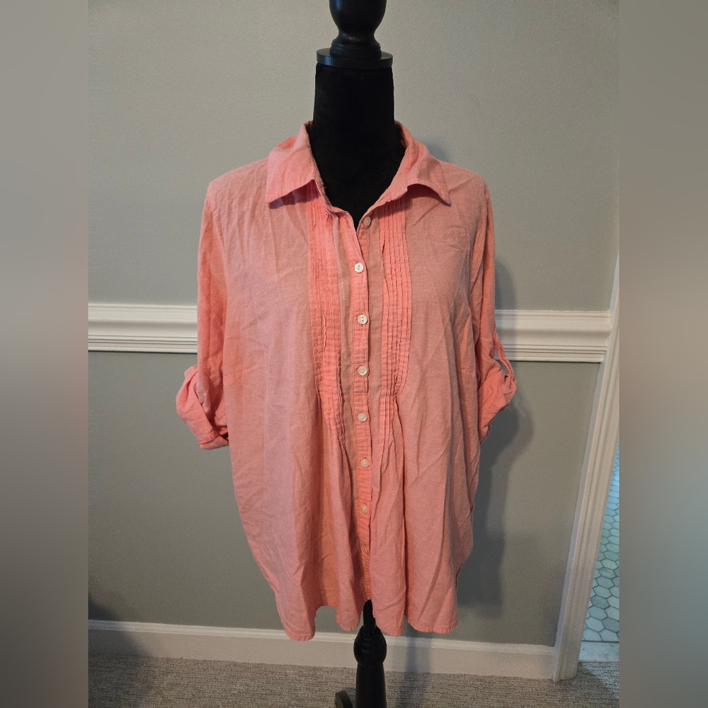 Izod Woman 1x pink tuxedo ruffle top
